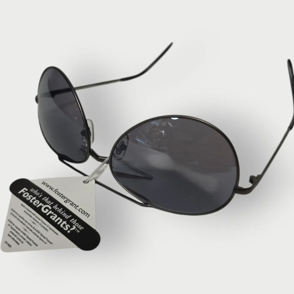 VINTAGE Foster Grant Aviator Sunglasses Black Metal Frame Gray Lenses New Tags‎